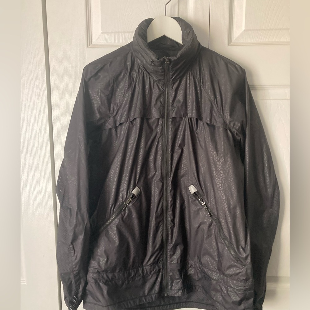 Lululemon rain jacket 🌧️